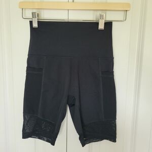 Aerie Chill Play Size Small Goal Bike Short Hi-Rise Mesh Panel Black 7" Inseam